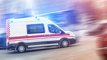 Ambulansa yol verdi, aynı ambulansla hastaneye kaldırıldı!