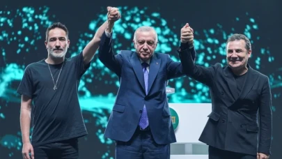 Ferhat Göçer ve Sagopa Kajmer, Cumhurbaşkanı Erdoğan'la ele ele şarkı söyledi