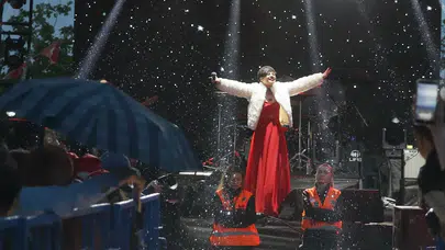 Aydilge konserinde kan döküldü!