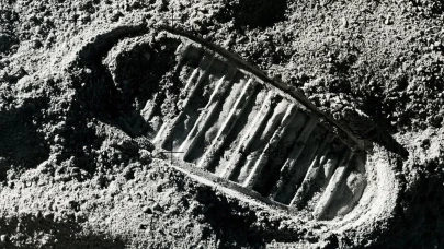 NASA’da film gibi soygun! Sevgilisine hediye etmek için 7 kilo Ay taşı çaldı!