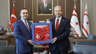 Bakan Kacır KKTC Cumhurbaşkanı Ersin Tatar ile bir araya geldi