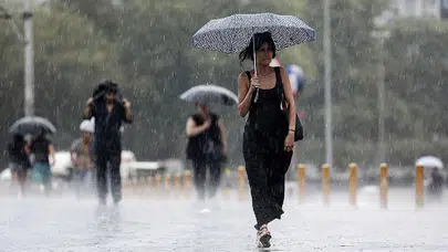 Meteorolojiden peş peşe uyarılar: Sağanak, yıldırım, fırtına! Bu illerde dikkat