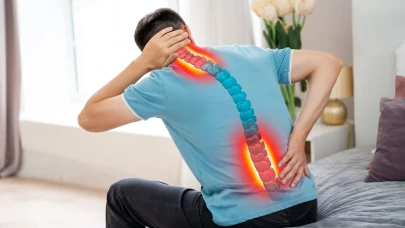 Masa başı çalışanlar büyük tehlikede! Boyun fıtığı nasıl ortaya çıkıyor?