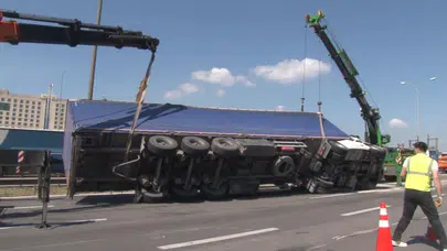 Pendik Kurtköy'de kaza: Trafik durdu!