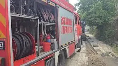 Eyüpsultan’da korkutan yangın! İşçilerin kaldığı konteynerler alev alev yandı