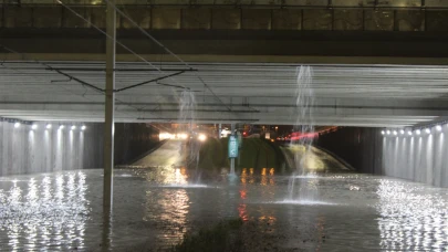 Kayseri’de sağanak yağış hayatı felç etti! Alt geçitler şelale gibi aktı, araçlar suya gömüldü
