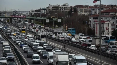 İstanbul’da pazartesi kabusu! Trafik yoğunluğu yüzde 60’a dayandı