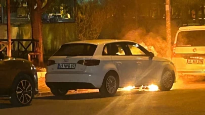 Şanlıurfa'da dehşet anları: Lüks otomobil cayır cayır yandı
