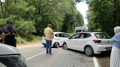 Kocaeli'de iki otomobil çarpıştı: 6 yaralı