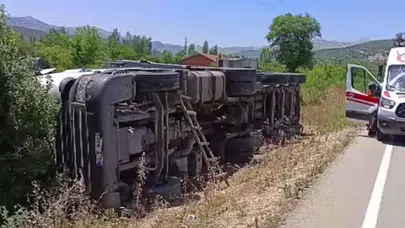 Burdur- Isparta yolunda tır devrildi: Çok sayıda yaralı var