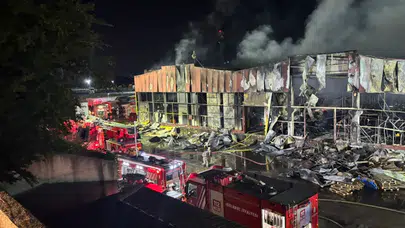 Arnavutköy'de lojistik deposunda yangın!