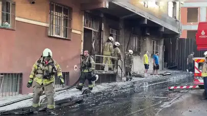 Bağcılar'da yangın paniği: İzolasyon malzemeleri tutuştu