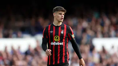 Liverpool, 21 yaşındaki Milos Kerkez'i kadrosuna kattı