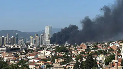 İzmir'de plastik ürünler deposunda yangın