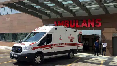 Erzincan'da motosiklet ile otomobil çarpıştı: 2 ölü, 1 yaralı!