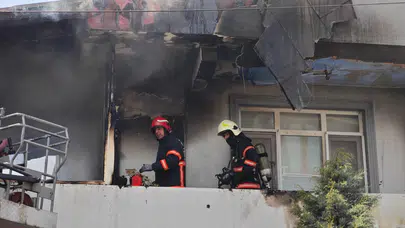 Sakarya'da iki katlı ev yandı!