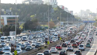 Bayram bitti, trafik geri döndü! İstanbul’da yoğunluk yüzde 51’e fırladı