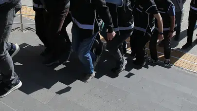Aralarında askerlerin de olduğu 65 kişi tutuklandı