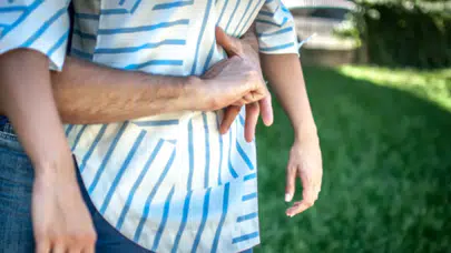 Uşak'ta öğretmen, öğrencisini Heimlich manevrası ile kurtardı!