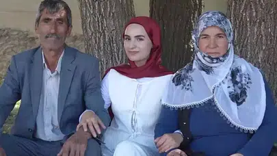 YKS sonrası kızını çiçeklerle karşılayan baba konuştu: Çocuklarımı okutmak için…