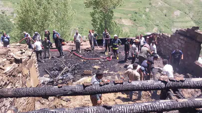 Van Bahçesaray'da ev yangını can aldı! 14 yaşındaki çocuk hayatını kaybetti