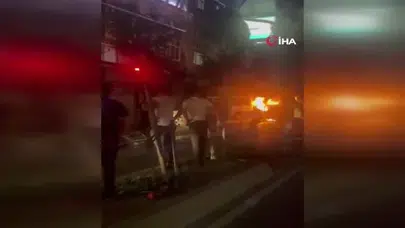 Minibüs cadde ortasında alev alev yandı