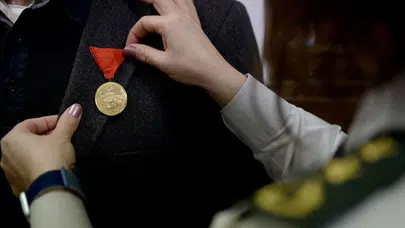 Şehit ve gazi mirasçılarına istiklal madalyası