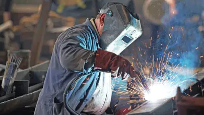 TÜİK Nisan verilerini açıkladı: Hizmet sektörü yıllıkta büyüdü, aylıkta geriledi!