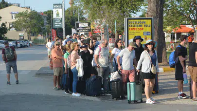 Ayvalık’tan Midilli’ye feribot yoğunluğu! Bayram tatilcileri kapıda vizeyle akın etti