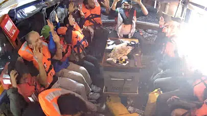 İsrail ordusu yardım gemisine müdahale etti: 12 aktivistin akıbeti belirsiz!