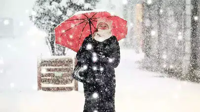 Kış geri mi dönüyor? Saat verildi: Lapa lapa kar yağışı kapıda!