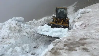 Rize’nin zirvelerine yaz gelmedi: Yayla yollarında karla mücadele sürüyor