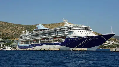 Dev kruvaziyer Bodrum’a demir attı