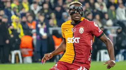 Victor Osimhen, canlı yayında transfer iddialarına cevap verdi!