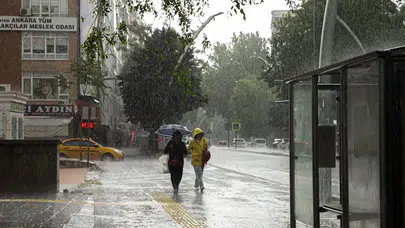 Valilik uyardı! Başkentte sağanak yağış bastırdı
