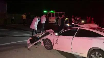 Balıkesir'de kahreden kaza! Otomobil, kamyona girdi!