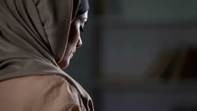 Havalimanında başörtüsüne müdahale: Skandal uygulamaya tepki yağdı