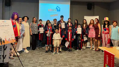 LÖSEV’de karne heyecanı! Minik kahramanlar başarılarını kutladı