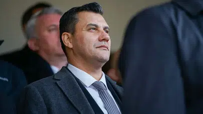 Ferdi Zeyrek Kimdir?