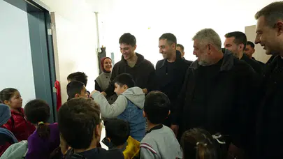 'Siyah Bere' ekibinden deprem bölgesine ziyaret: Gaziantep'te bir okula kütüphane kurdular!