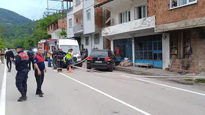 Kontrolden çıkan cip bakkalın önüne daldı: 2 kişi olay yerinde can verdi
