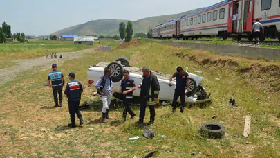 Muş'ta korkunç kaza! Tren, otomobili ezdi