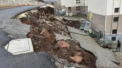Şanlıurfa'da istinat duvarı çöktü: 4 işçi yaralandı