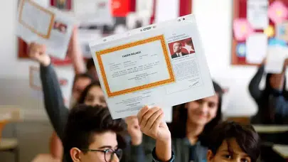 Karne kutlama mesajları 2025: En anlamlı ve motive edici karne kutlama sözleri!