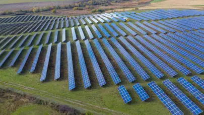 Suudi enerji devi Türkiye’ye rekor yatırımla giriş yapıyor: 5 gigavatlık güneş enerjisi projesi yolda!