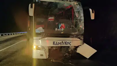 Konya'da yolcu otobüsü ile otomobil çarpıştı: 1 ölü, 8 yaralı