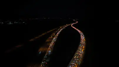 Tatilciler yola çıktı, trafik kitlendi!