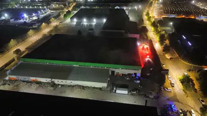 Düzce'de korkutan yangın: Mobilya fabrikası yandı!