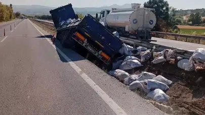 Balıkesir’de feci kaza! Otomobil tıra arkadan çarptı: 3 ölü