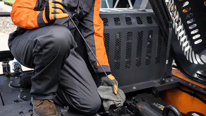 Tamir ettiği iş makinesinden fırlayan parça ustayı hayatından etti